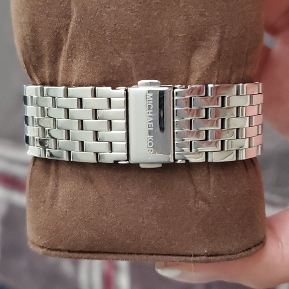 Michael Kors watch - Picture 2 of 3